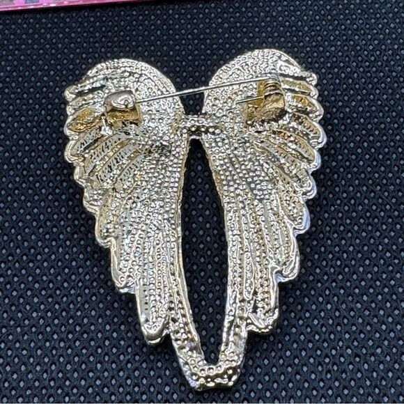 BROOCH! Betsey Johnson Angel Wing Brooch w/ AB Gemstones BNWT - Picture 3 of 6